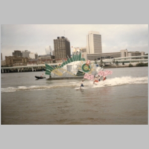 1988-08 - Australia Tour 084 - Worlds Fair Waterskiing Exhibition.jpg